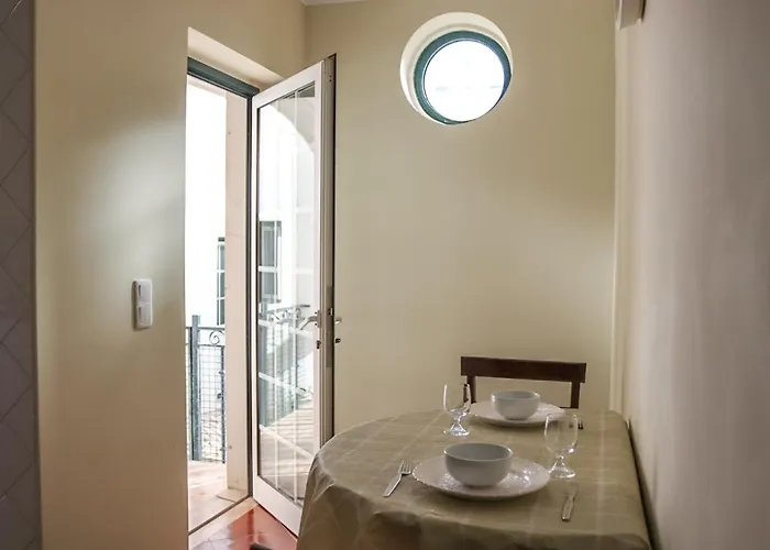 Traditional Portuguese - Casa Martins No 52 *